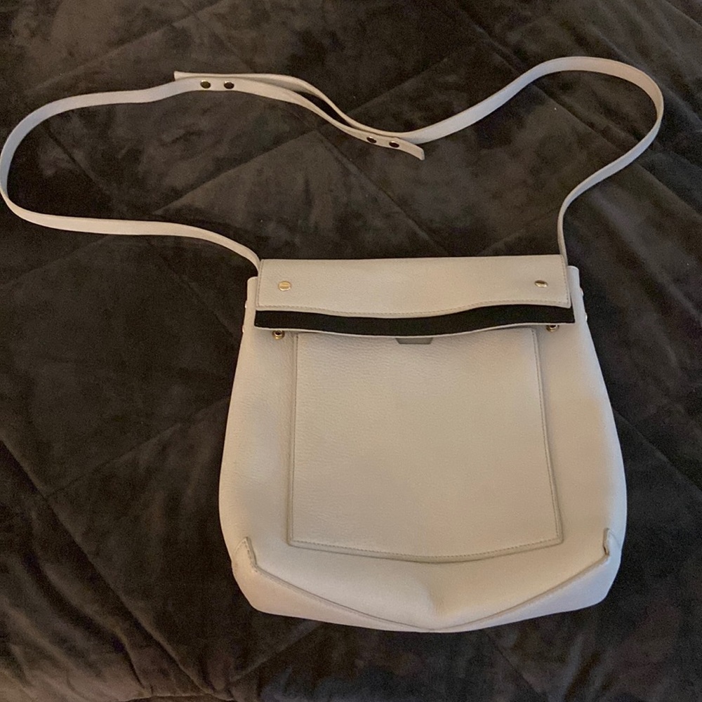 Jay, crossbody